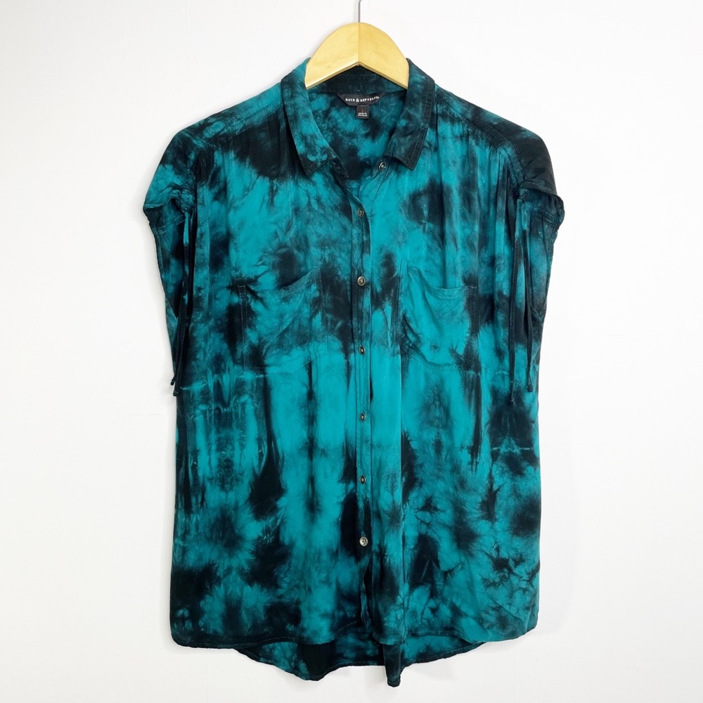 ROCK & REPUBLIC Cap Sleeve Tie Dye Button Down Blouse - Size Large